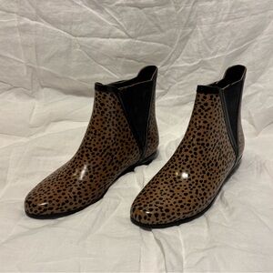 Loeffler Randall rubber rain booties in leopard print women’s size 8